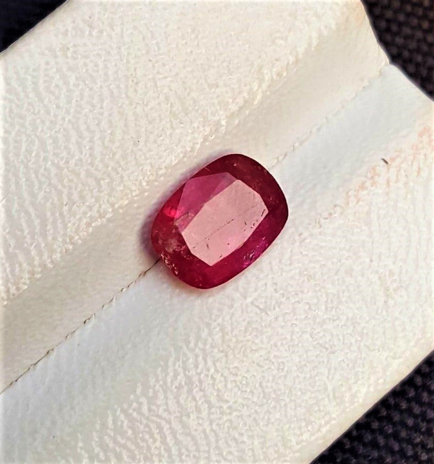 2.90 Carats Natural Tourmaline Ring Size: 2.90 Carats Natural Tourmaline Ring SizeShipping Rate: $15.00 .shipping rates are determined by Parcel weight and destination.Combined shipping: We offer combine shipping on multiple items purchased t