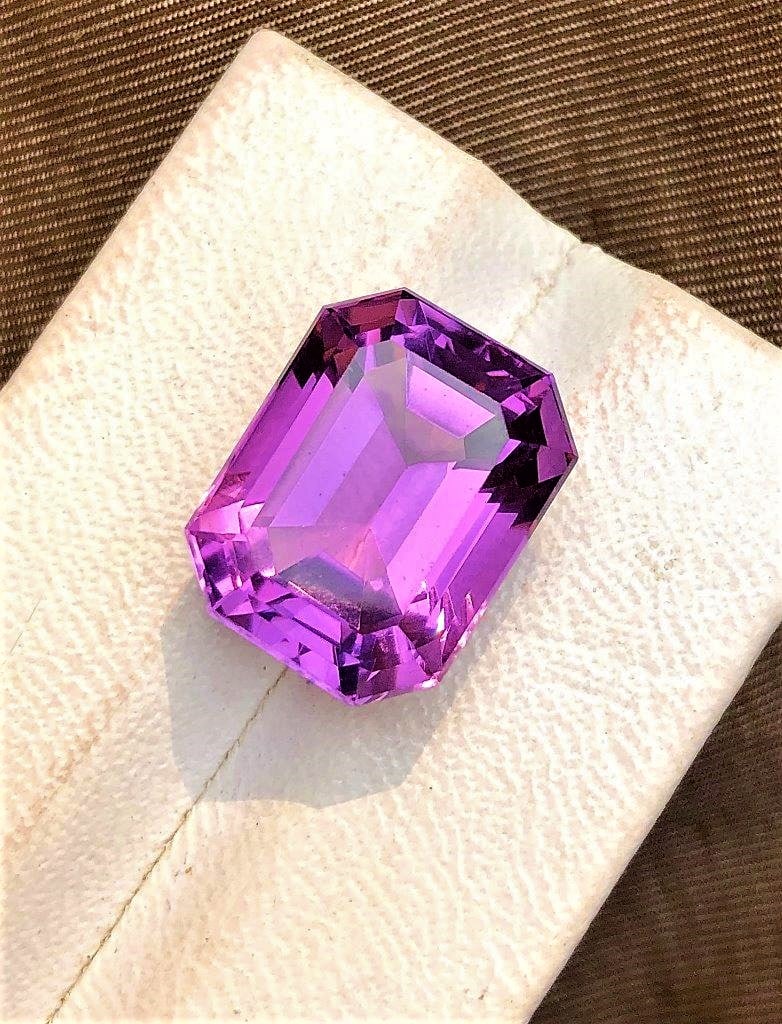 Natural Amethyst Semi Precious Gem - 17.05 Carats: Natural Amethyst Semi Precious Gem - 17.05 Carats - 17X13.5X11 mmShipping Rate: $15.00 .shipping rates are determined by Parcel weight and destination.Combined shipping: We offer combine shipping on m