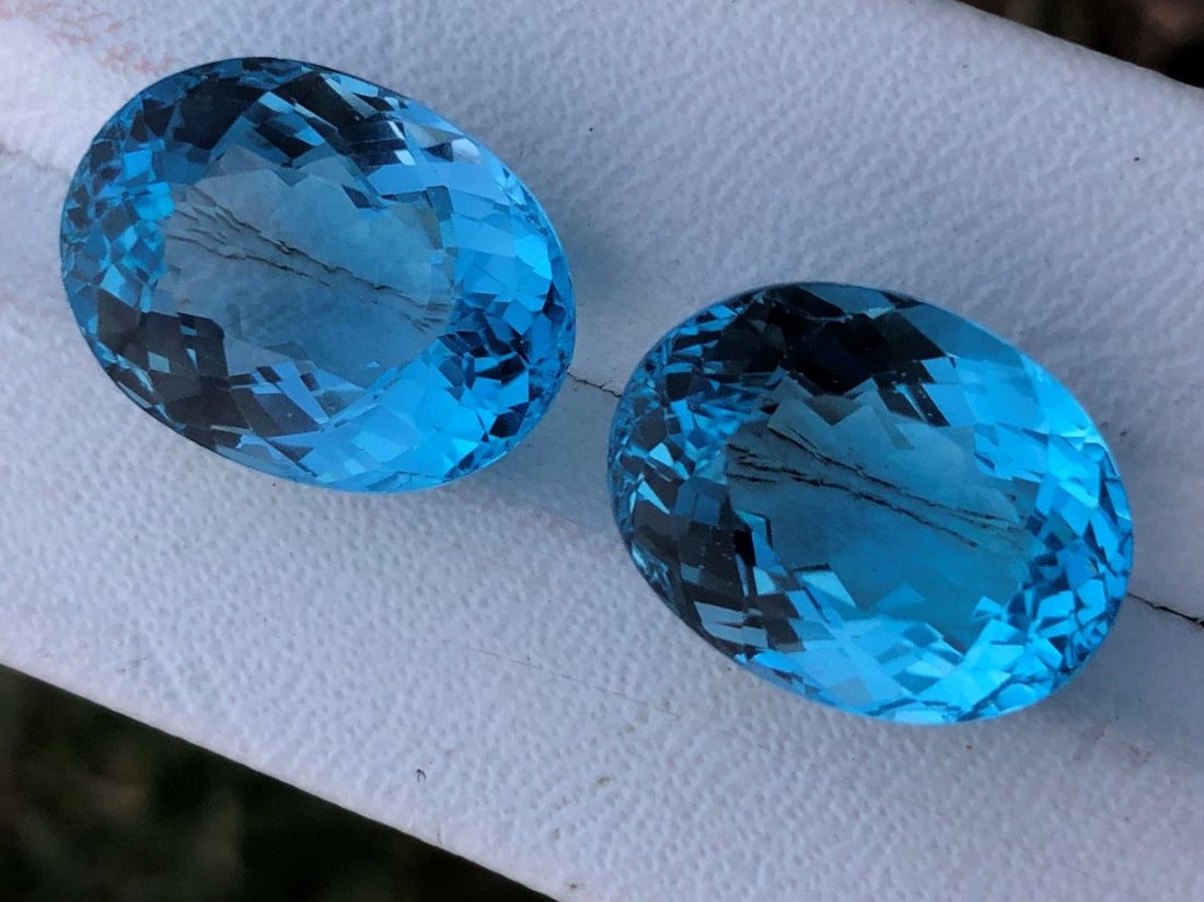 Natural Swiss Blue Topaz Paired - 45.10 Carats: Natural Swiss Blue Topaz Paired Gemstones - 45.10 Carats - 19X15X10 mmShipping Rate: $15.00 .shipping rates are determined by Parcel weight and destination.Combined shipping: We offer combine shipping