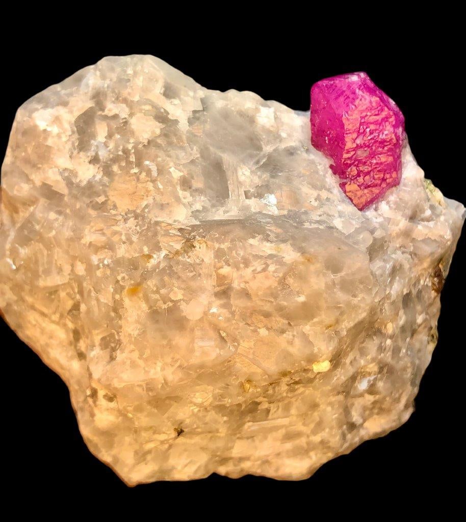 124 Grams Top Quality Ruby Crystal On Matrix - 60X53X45 mm (1 of 7)