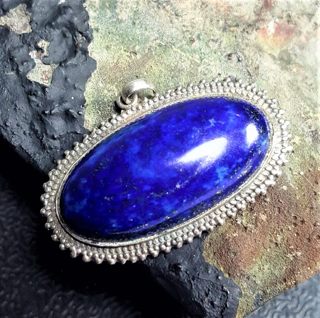Healing Jewelry lapis lazuli pendant: Healing Jewelry lapis lazuli pendant - 29X46X9 mmShipping Rate: $23.00 .shipping rates are determined by Parcel weight and destination.Combined shipping: We offer combine shipping on multiple items pu