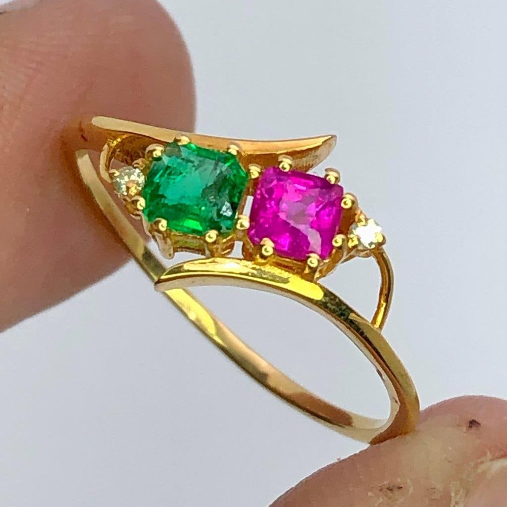 Natural Emerald & RUBY Solid 18K Gold RING With Diamonds – Ring Size 8 US: Natural Emerald & RUBY Solid 18K Gold RING With Diamonds – Ring Size 8 US Stones /Diamonds Weight: 0.90 / 0.006\\ CaratsJewelry Weight: 2 GramsMetal: 18k GOLD Choose design of your own and we will m