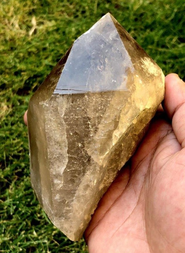 Smoky Quartz From Pakistan - 531 Grams: Smoky Quartz From Pakistan - 531 Grams - 153X76X55 mmShipping Rate: $23.00 .shipping rates are determined by Parcel weight and destination.Combined shipping: We offer combine shipping on multiple item