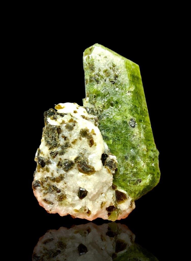 Diopside Mineral - 370 Grams - 9X8X6 cm (1 of 5)