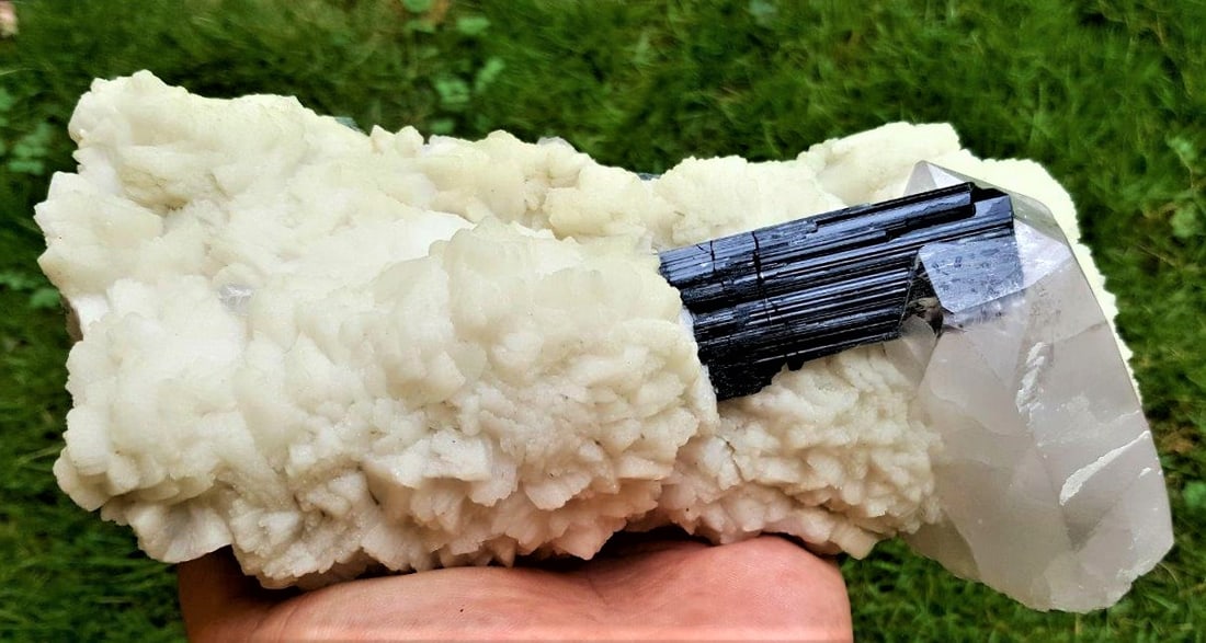 Black Tourmaline Quartz Feldspar Combination - 1373 Grams: Black Tourmaline Quartz Feldspar Combination Specimen - 1373 Grams - 180X93X78 mmShipping Rate: $85.00 .shipping rates are determined by Parcel weight and destination.Combined shipping: We offer