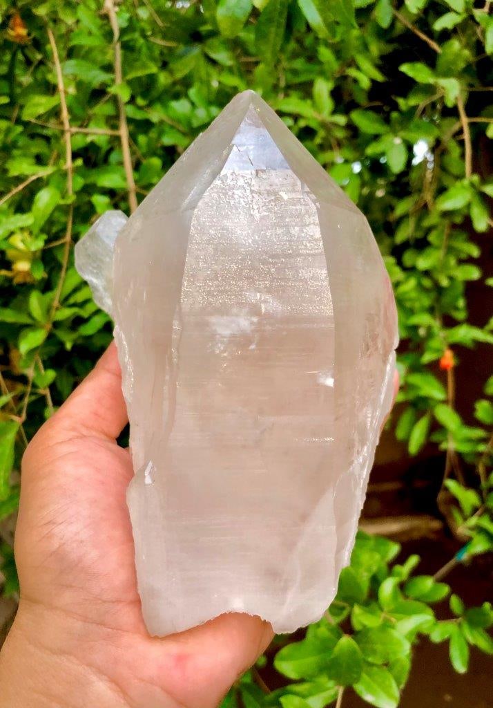 1350 Grams Terminated Quartz Healing Crystal - 155X121X94 mm (1 of 4)