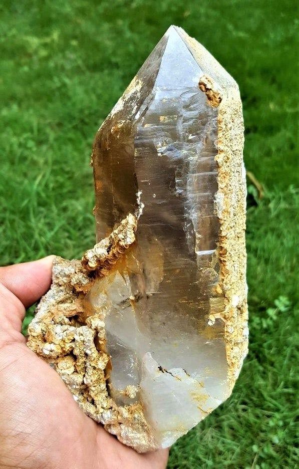 Smoky Quartz With Mica Undamaged - 1.8 KG: Smoky Quartz With Mica Undamaged - 1.8 KG - 180X100X65 mmShipping Rate: $95.00 .shipping rates are determined by Parcel weight and destination.Combined shipping: We offer combine shipping on multiple