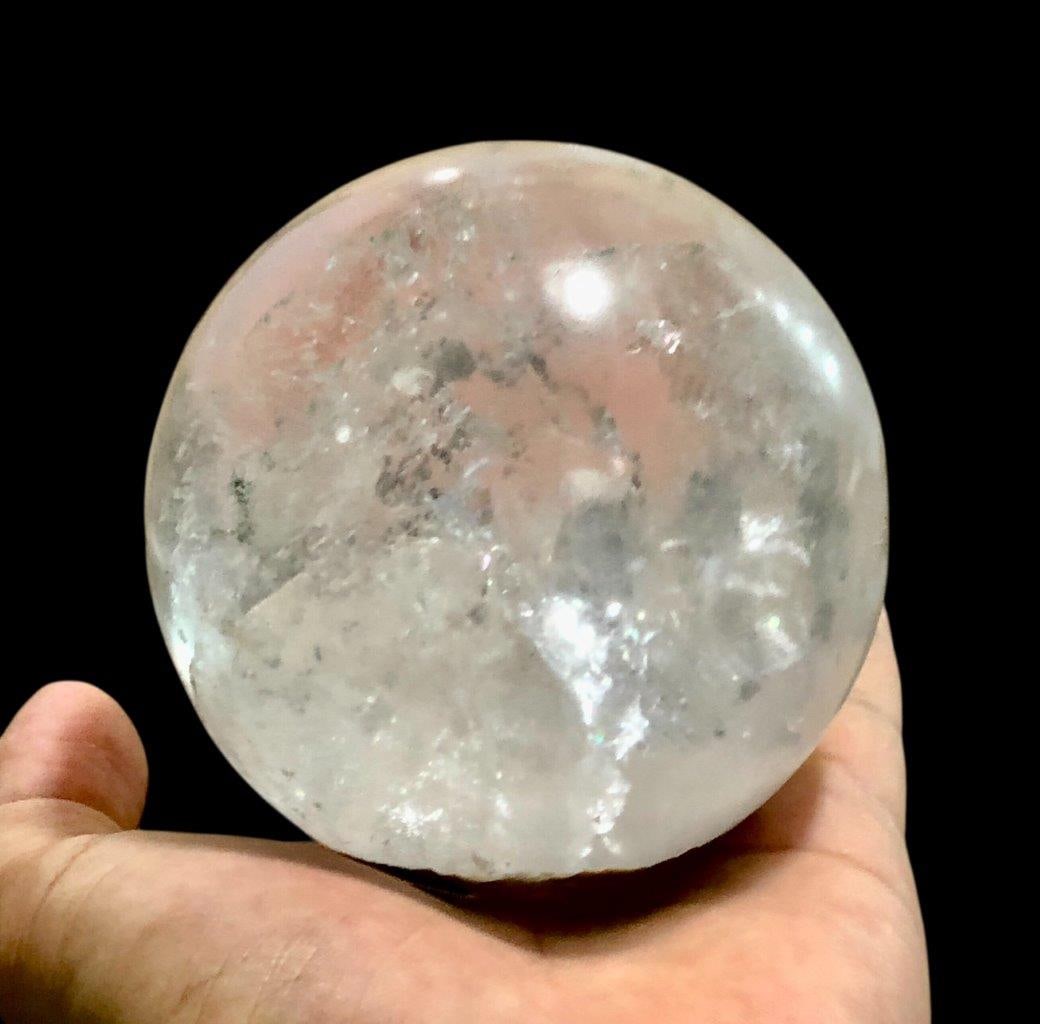 650 Grams KG Clear Quartz Healing Sphere: 650 Grams KG Clear Quartz Healing Sphere Shipping Rate: $36.00 .shipping rates are determined by Parcel weight and destination.Combined shipping: We offer combine shipping on multiple items purchased