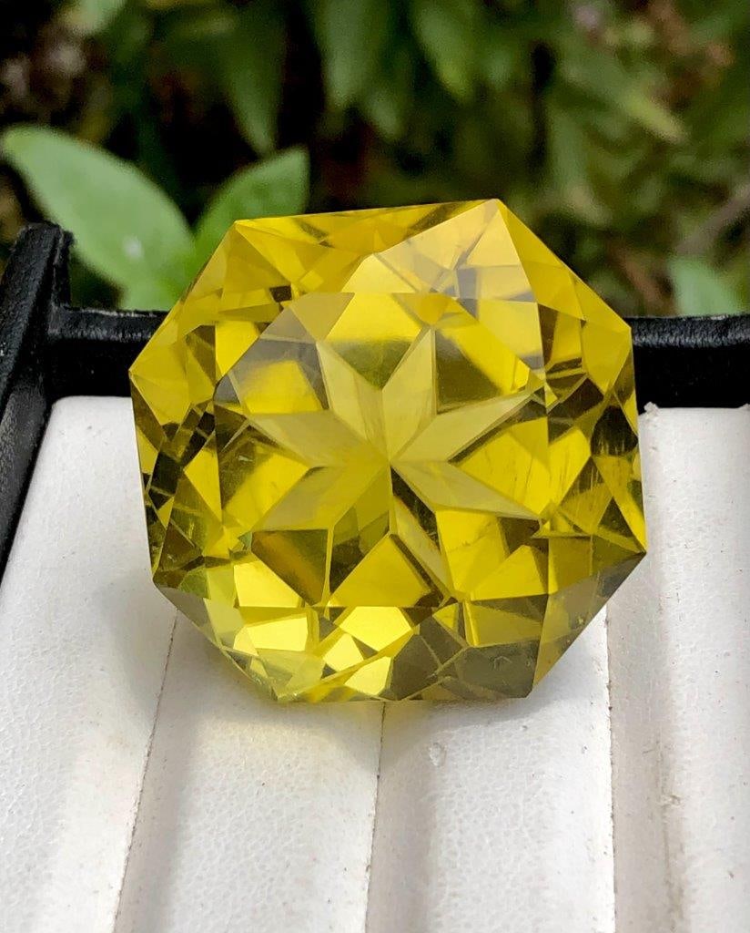 167 Carats HUGE Citrine Quartz Perfect Flower Cut Gemstone - 33X33X25 mm: 167 Carats HUGE Citrine Quartz Perfect Flower Cut Gemstone - 33X33X25 mm Shipping Rate: $15.00 .shipping rates are determined by Parcel weight and destination.Combined shipping: We offer combine shipp