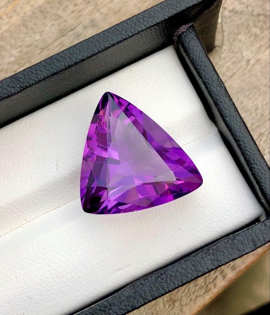 Trillion Cut Natural Amethyst - 17.85 Carats - 21X18X11 mm (1 of 4)