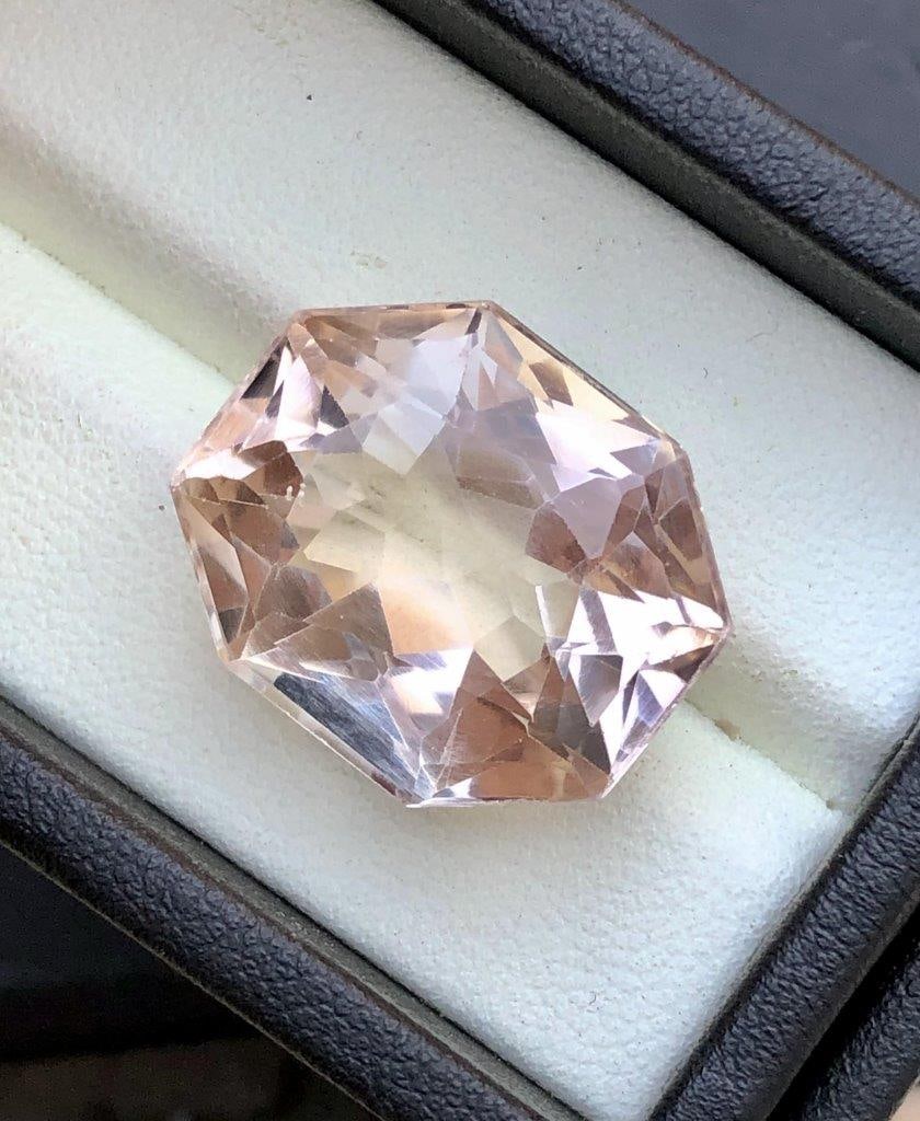 35.90 carats Natural Golden Topaz Top Grade Gemstone - 22X18X12 mm (1 of 5)