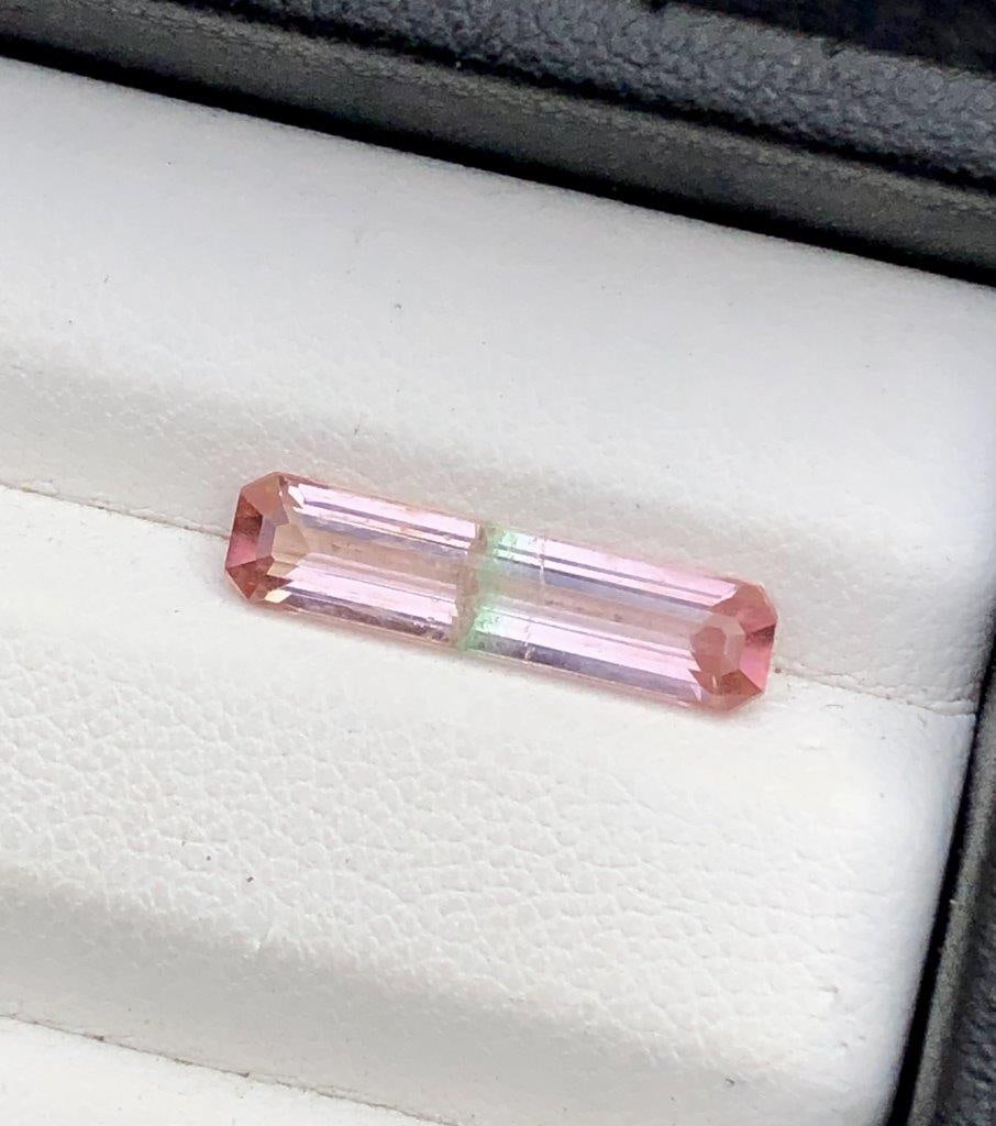 1.95 carats Bi Color Tourmaline - 17X4X3 mm: 1.95 carats Bi Color Tourmaline - 17X4X3 mm Shipping Rate: $15.00 .shipping rates are determined by Parcel weight and destination.Combined shipping: We offer combine shipping on multiple items purchas