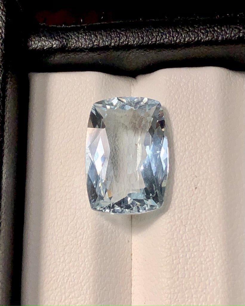 5.90 Carats Natural Blue Aquamarine - 15X10X6 mm (1 of 3)