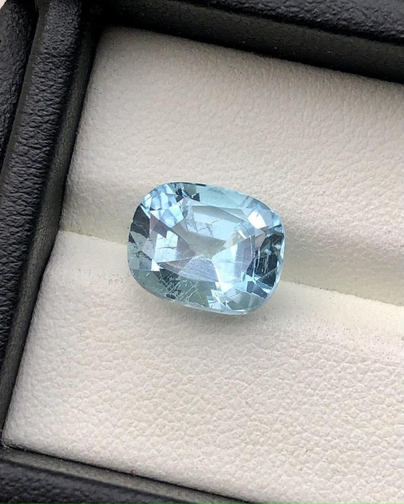 4.80 Carats Santa Maria Aquamarine Gemstone - 12X9X8 mm (1 of 4)