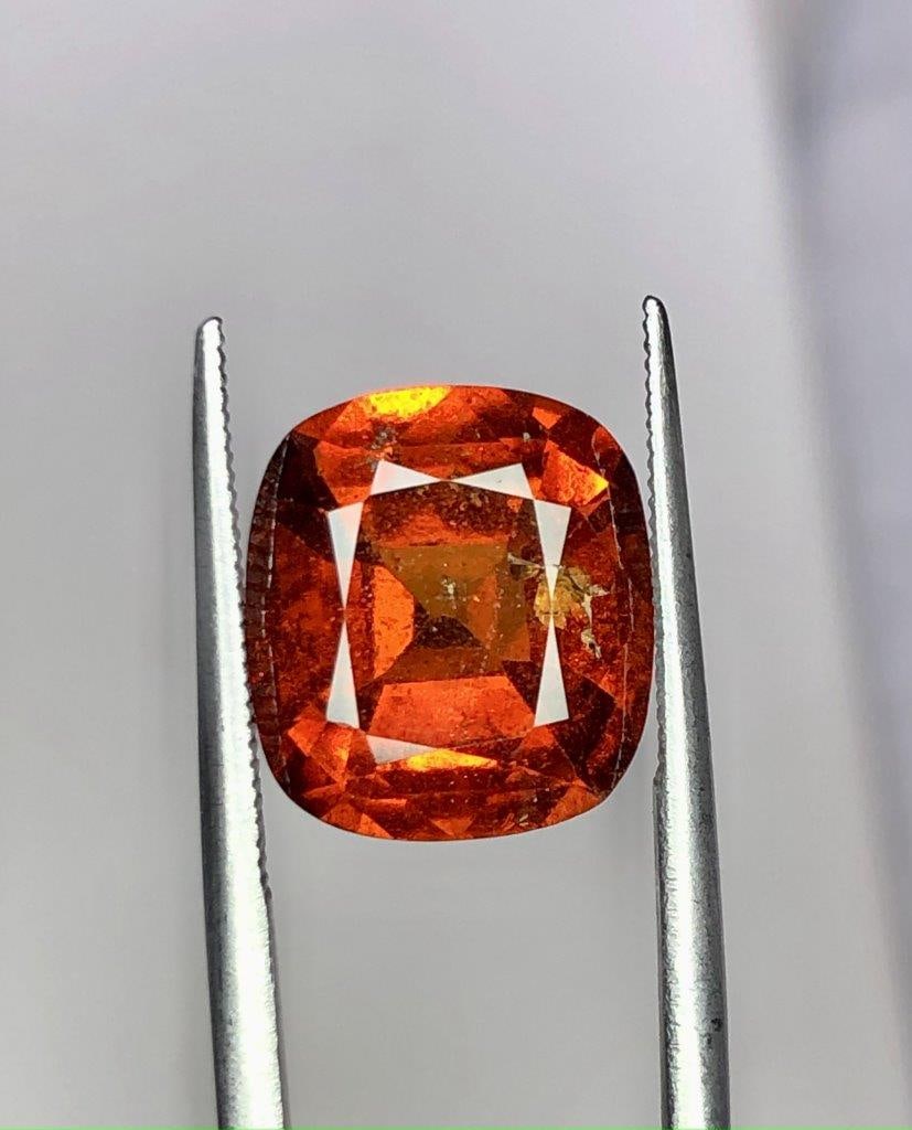 5.60 Carats Hessonite Garnet Gemstone - 11X10X5 mm (1 of 5)