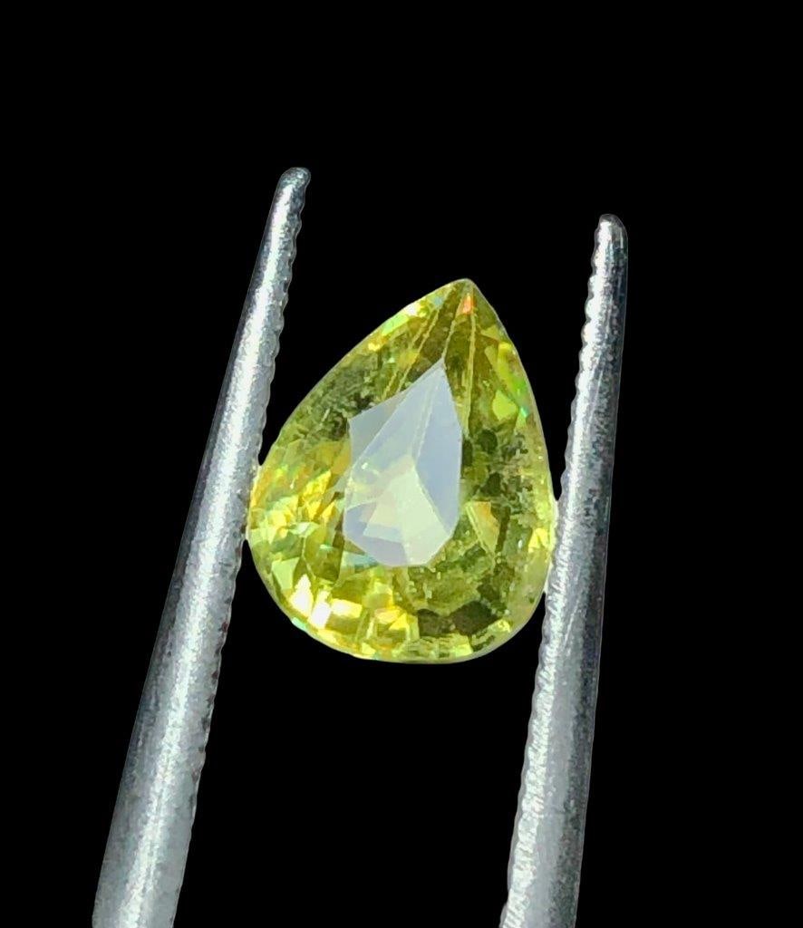 Pears Shape Natural Sphene - 1.50 Carats - 8X6X4 mm: Pears Shape Natural Sphene - 1.50 Carats - 8X6X4 mm Shipping Rate: FREE SHIPPINGshipping rates are FREE WORLDWIDECombined shipping: We offer combine shipping on multiple items purchased to reduce ship