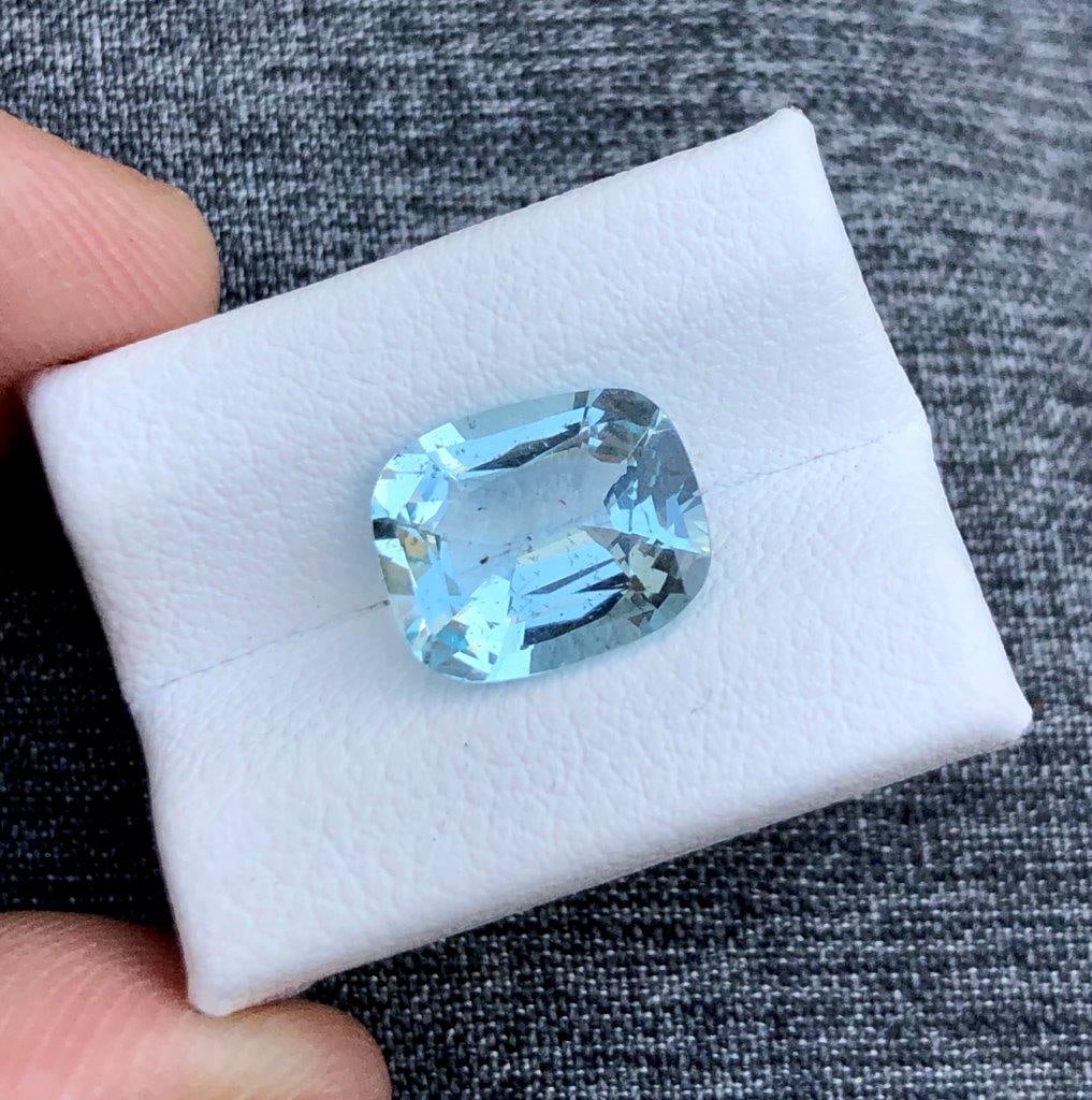 2.50 Carats Santa Maria Aquamarine - 10X8X5 mm (1 of 2)