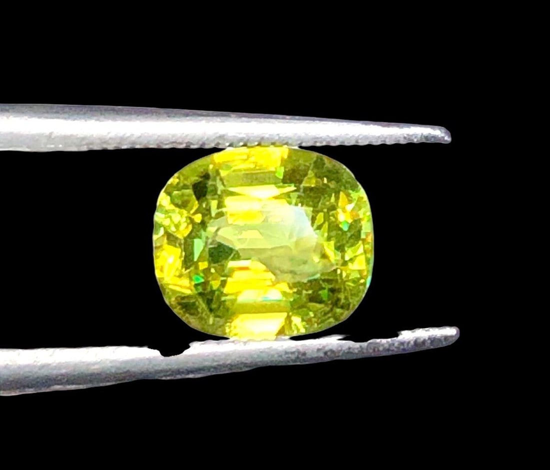 2.20 Carat Fire Neon Sphene from Russia - 8X7X5 mm: 2.20 Carat Fire Neon Sphene from Russia - 8X7X5 mmShipping Rate: FREE SHIPPINGshipping rates are FREE WORLDWIDECombined shipping: We offer combine shipping on multiple items purchased to reduce shippi
