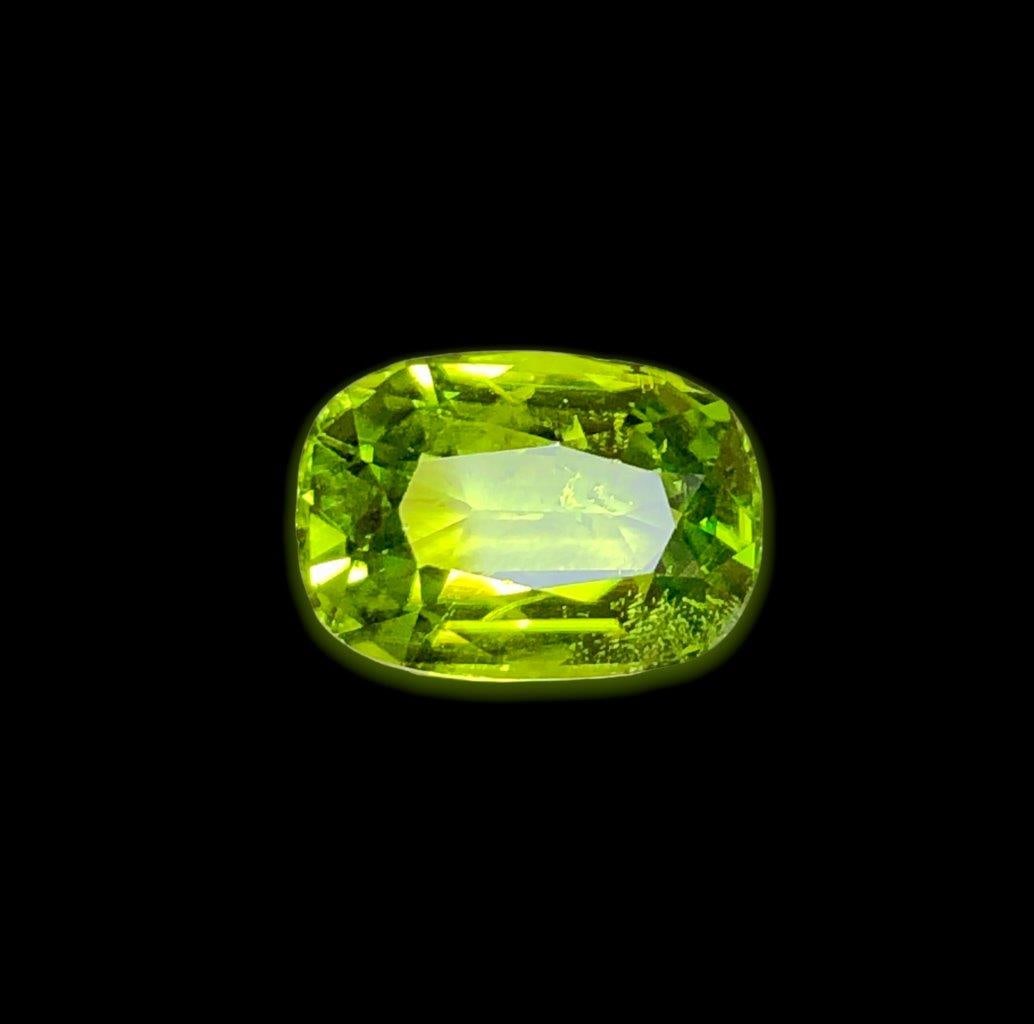 4.65 Carats 7up COLOR Peridot -12X8X6 mm (1 of 4)