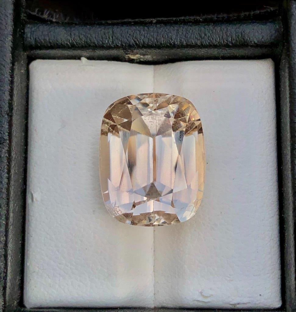 19.70 Carats Golden Kunzite - 16X13X11 mm (1 of 3)