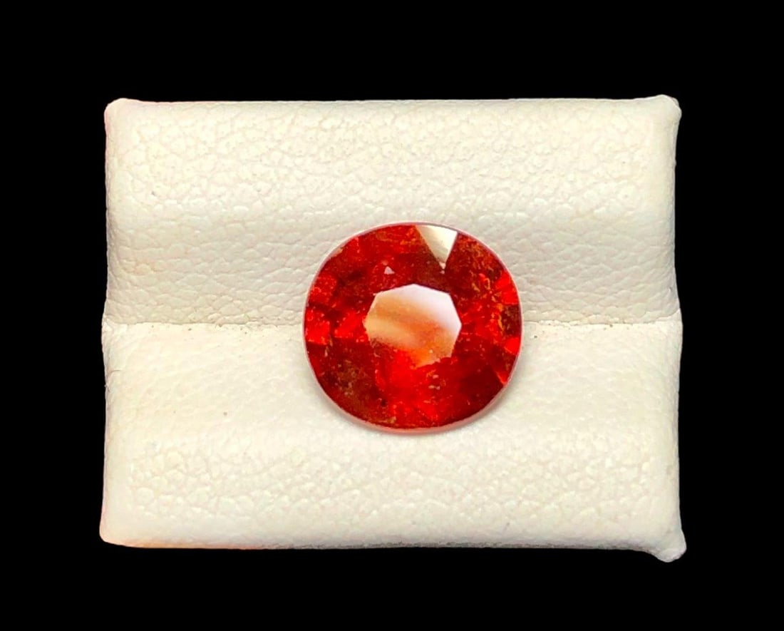 4.05 Carats Spessartite Garnet Cut Gem Luster Quality - 10X9X5 mm (1 of 3)