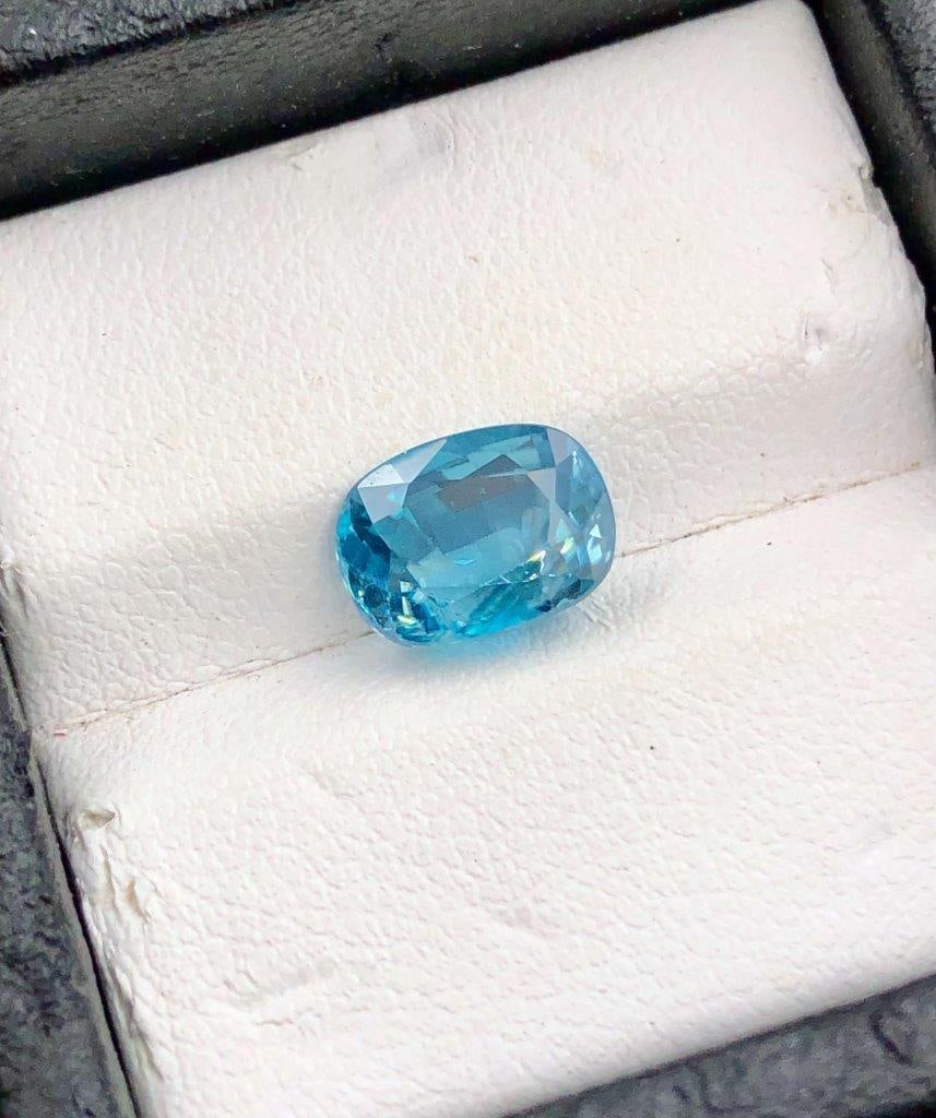 2.85 Carats Natural Zircon - 9X6X4 mm (1 of 3)