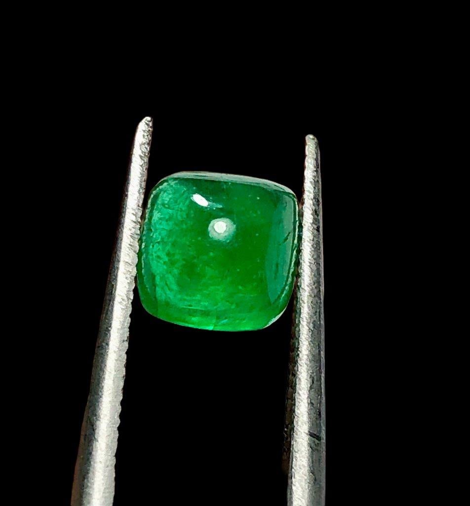 Very Fine Quality Natural Emerald Cab - 1.30 Carats - 7X7X5 mm (1 of 4)