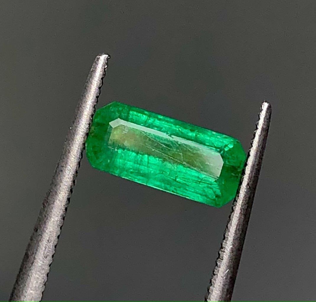 0.70 Carats Vivid Green Natural Emerald Gemstone - 8X4X3 mm (1 of 5)