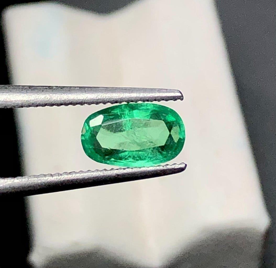 0.40 Carats Fine Quality Natural Emerald - 7X4X3 mm (1 of 3)