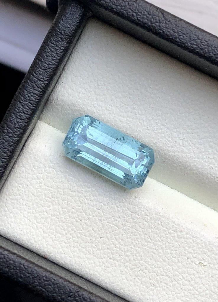 4 Carats Santa Maria Aquamarine Gemstone - 13X7X7 mm: 4 Carats Santa Maria Aquamarine Gemstone - 13X7X7 mm FREE SHIPPING: