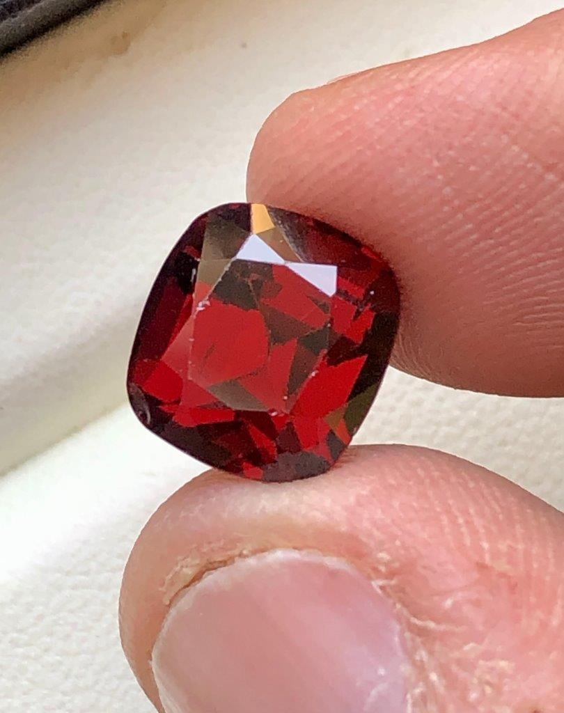 7.05 Carats Pigeon Blood Natural Rhodolite Garnet Gemstone - 10X9X8 mm: 7.05 Carats Pigeon Blood Natural Rhodolite Garnet Gemstone - 10X9X8 mm FREE SHIPPING: