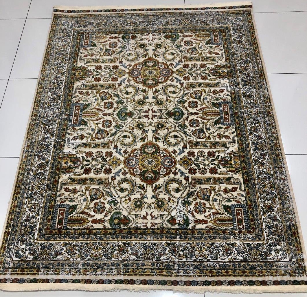 Persian Centre Piece Rug (1 of 4)