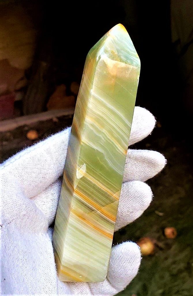 Polished Onix Tower - 178.9 Grams: Polished Onix Tower - 178.9 Grams - 132X25X23 mm Shipping: $23.00. Shipping rates are determined by Parcel weight and destination.