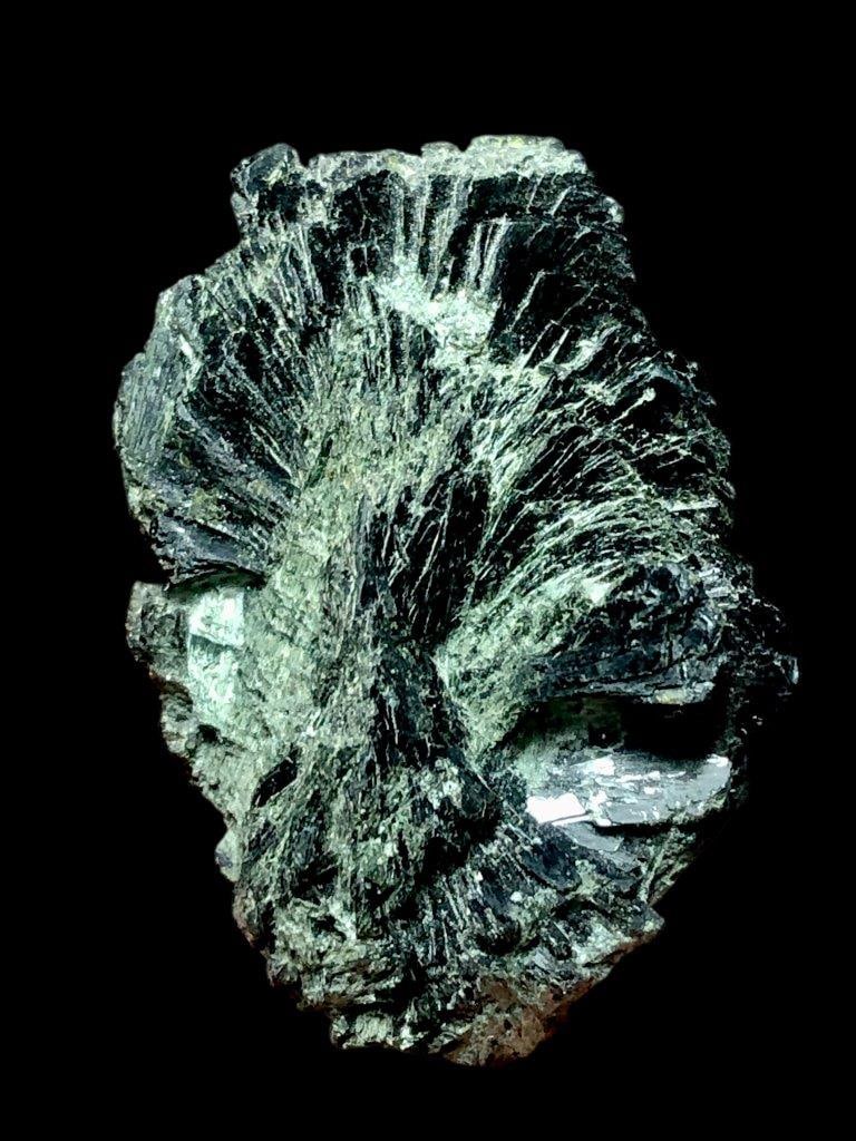 19.56 Grams Epidote Mineral Specimen - 34X28X19 mm (1 of 1)