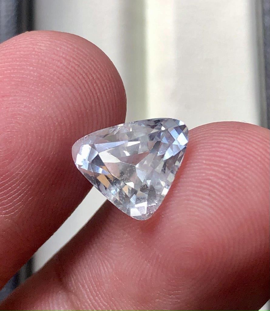 3 Carats Natural Aquamarine Gemstone: 3 Carats Natural Aquamarine GemstoneShipping: