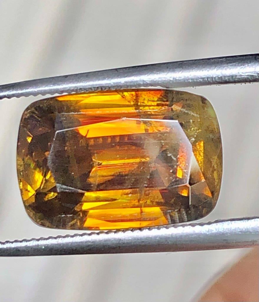 5.65 Carats Natural Sphene Gemstone - 12X8X6 mm: 5.65 Carats Natural Sphene Gemstone - 12X8X6 mm Shipping: