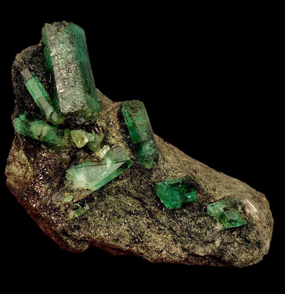 450 Grams Beautiful Emerald Crystals Cluster Undamaged Mineral Specimen (1 of 6)