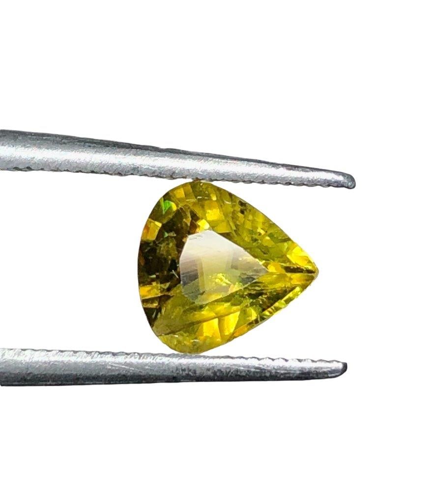 Ultra Fire Chrome Sphene - 0.90 Carats - 7X7X4 mm: Ultra Fire Chrome Sphene - 0.90 Carats - 7X7X4 mmShipping Rate: $15.00 .shipping rates are determined by Parcel weight and destination.Combined shipping: We offer combine shipping on multiple items pu