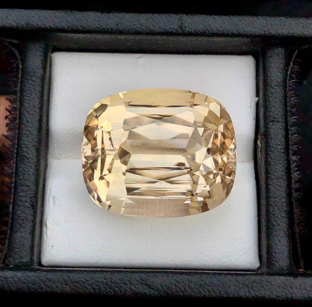 47.90 Carats Rare Golden Kunzite Gemstone - 22X18X15 mm (1 of 4)