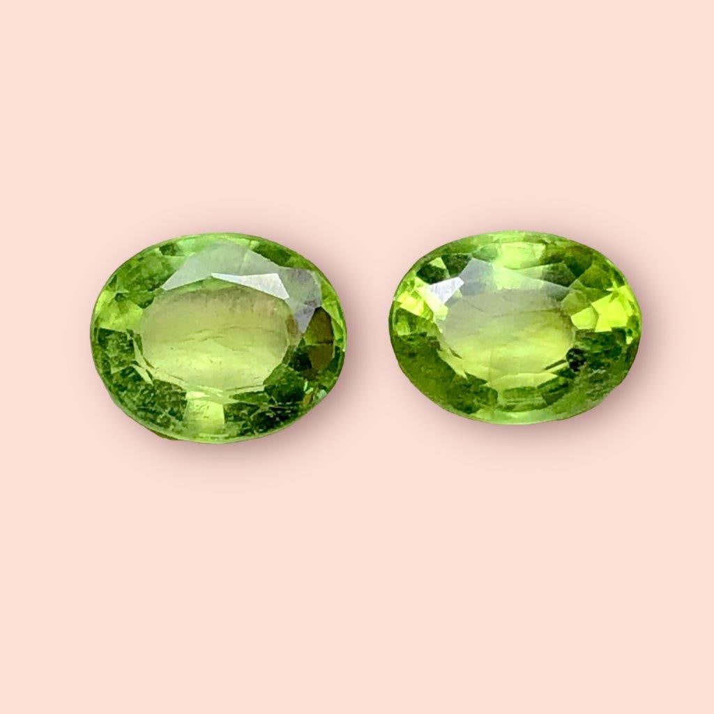 2.40 Carats Paired Peridot Lot - 7X5X4 mm: 2.40 Carats Paired Peridot Lot - 7X5X4 mmShipping Rate: $15.00 .shipping rates are determined by Parcel weight and destination.Combined shipping: We offer combine shipping on multiple items purchased