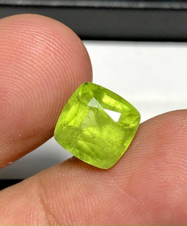 4.20 Carats Square Princess Cut Natural Peridot - 9X9X7 mm (1 of 4)