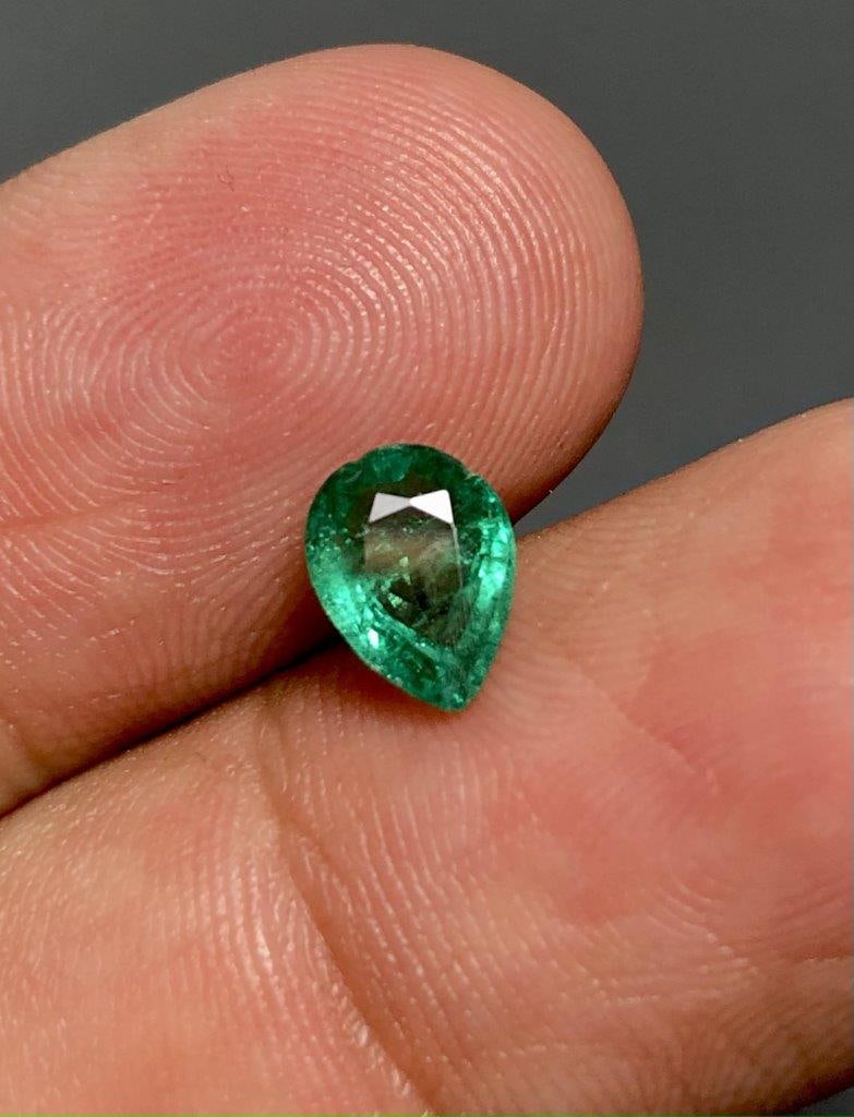 Pear Shape Natural Emerald - 1.15 Carats - 9X6X3 mm (1 of 5)