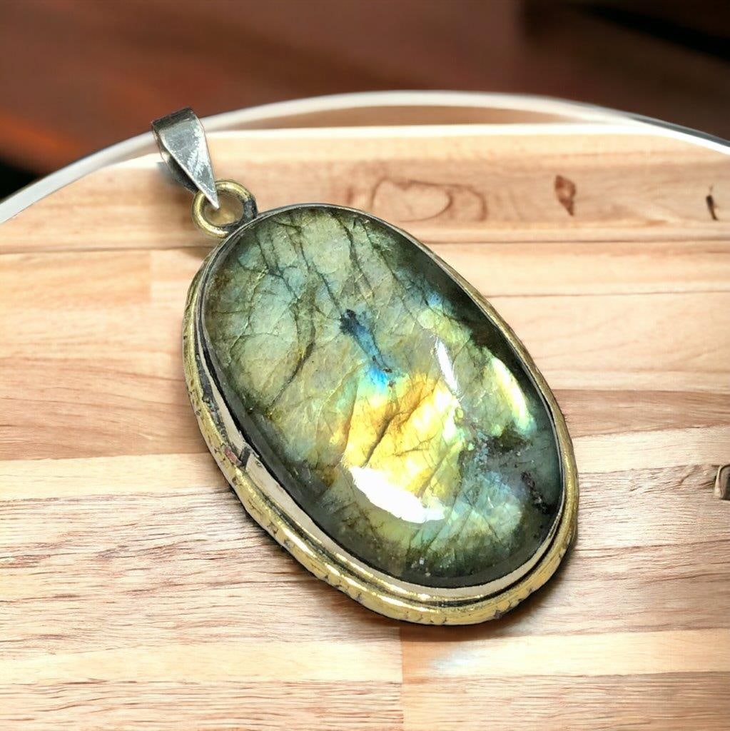 Blue Fire Labradorite Pendant, Fine Jewelry: Blue Fire Labradorite Pendant, Fine Jewelry Shipping: