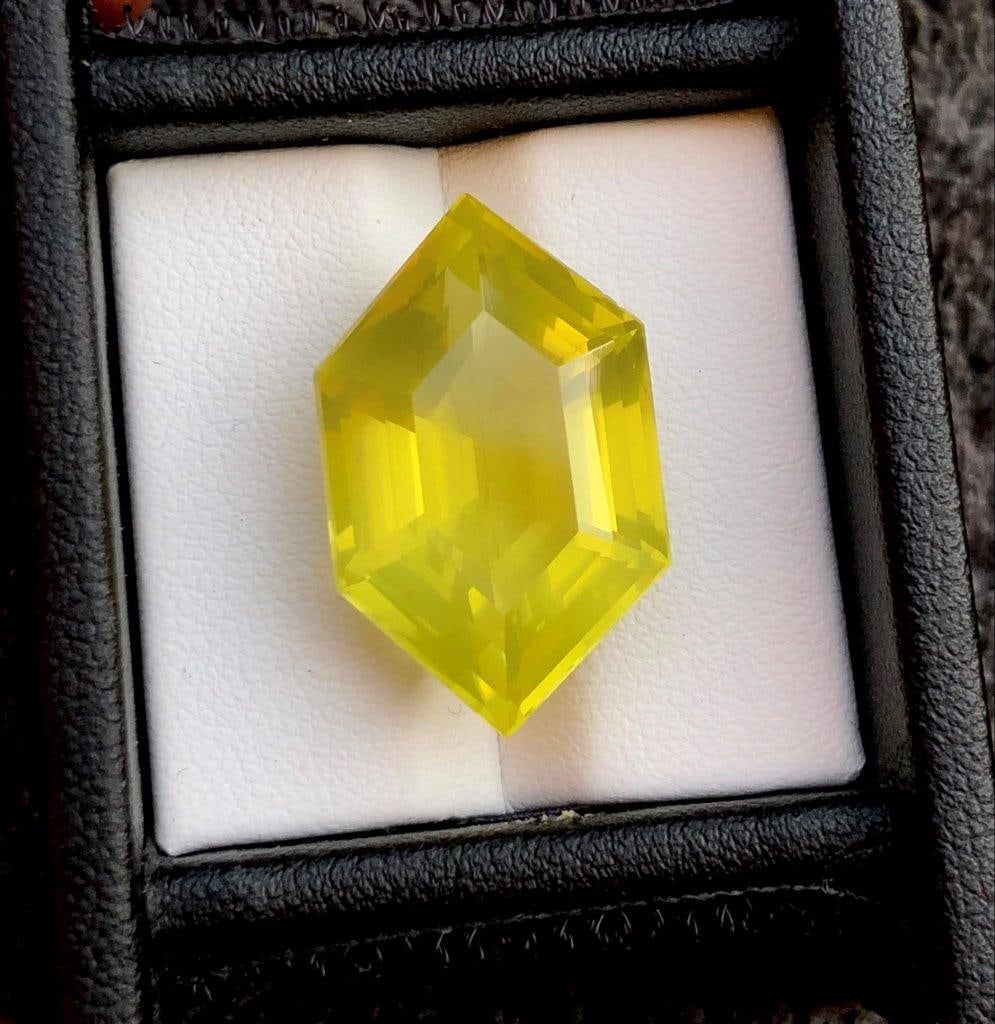 Lemon Quartz For Pendant - 19.55 Carats - 24X15X11 mm (1 of 4)