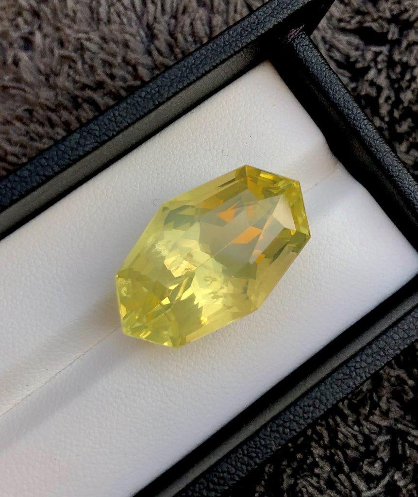 27.30 Carats Lemon QUartz - Perfect for Necklace - 25X16X13 mm: 27.30 Carats Lemon QUartz - Perfect for Necklace - 25X16X13 mmShipping Rate: FREE SHIPPINGshipping rates are FREE WORLDWIDECombined shipping: We offer combine shipping on multiple items purchased to r