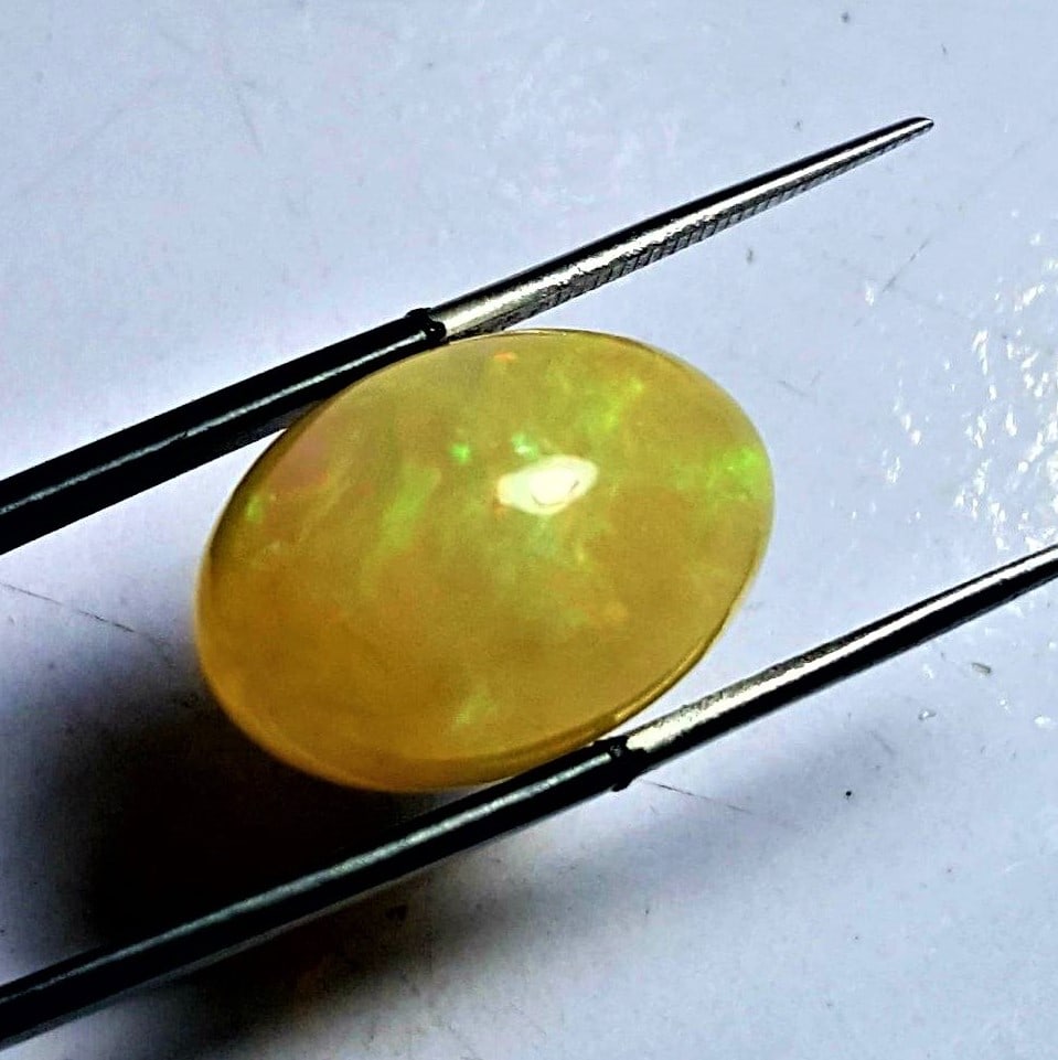 Beautiful Fire Opal Loose Gemstone - 18 Carats: Beautiful Fire Opal Loose Gemstone - 18 CaratsShipping Rate: $15.00 .shipping rates are determined by Parcel weight and destination.Combined shipping: We offer combine shipping on multiple items purch