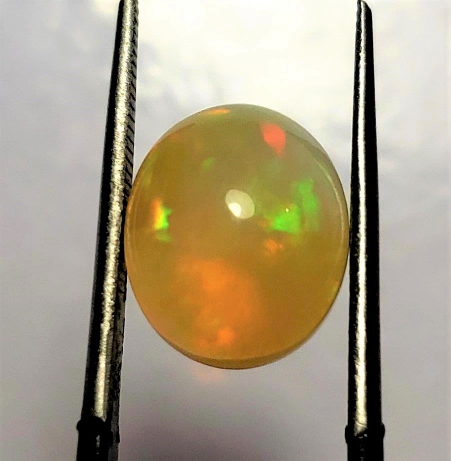 Fire Ethopian Opal Oval Shape - 3.5 Carats: Fire Ethopian Opal Oval Shape - 3.5 Carats - 12X10X6 mmShipping Rate: $15.00 .shipping rates are determined by Parcel weight and destination.Combined shipping: We offer combine shipping on multiple it
