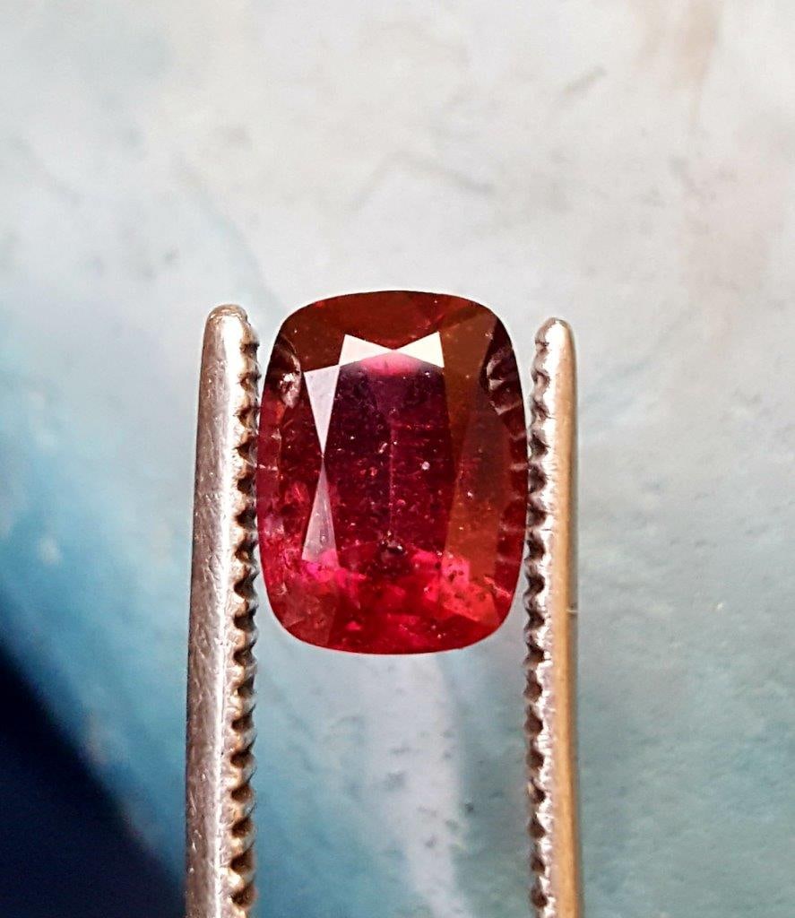 AAA Quality Rhodolite Garnet - 2.50 Carats: AAA Quality Rhodolite Garnet - 2.50 CaratsShipping Rate: $15.00 .shipping rates are determined by Parcel weight and destination.Combined shipping: We offer combine shipping on multiple items purchased