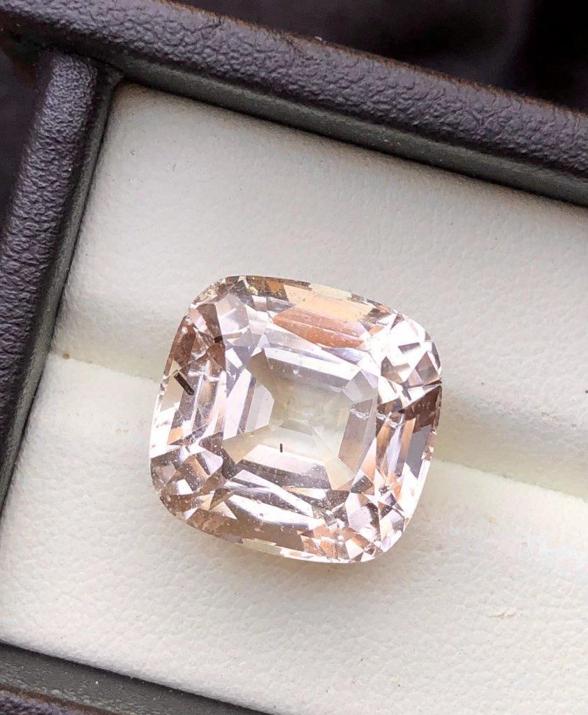 20.50 Carats Natural Golden Topaz Gemstone - 16X15X11 mm: 20.50 Carats Natural Golden Topaz Gemstone - 16X15X11 mm Shipping Rate: $15.00 .shipping rates are determined by Parcel weight and destination.Combined shipping: We offer combine shipping on multiple