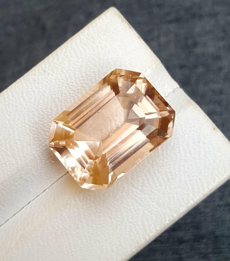 Octagon Golden Topaz - 29.10 Carats: Octagon Golden Topaz - 29.10 Carats - 20X15X11 mmShipping Rate: $15.00 .shipping rates are determined by Parcel weight and destination.Combined shipping: We offer combine shipping on multiple items